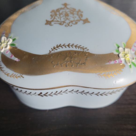 Vintage Porcelain Heart Trinket Box Gold Gilt Floral Lid Small Jewelry Box w/Lid - Picture 3 of 10